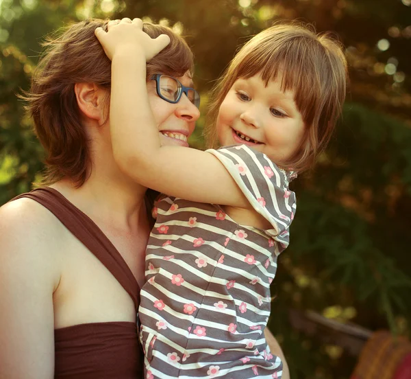 Glückliche Mutter und Baby — Stockfoto