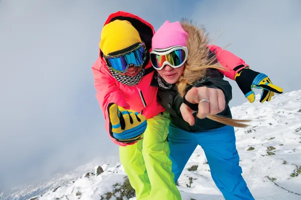 Gelukkig snowboarders — Stockfoto