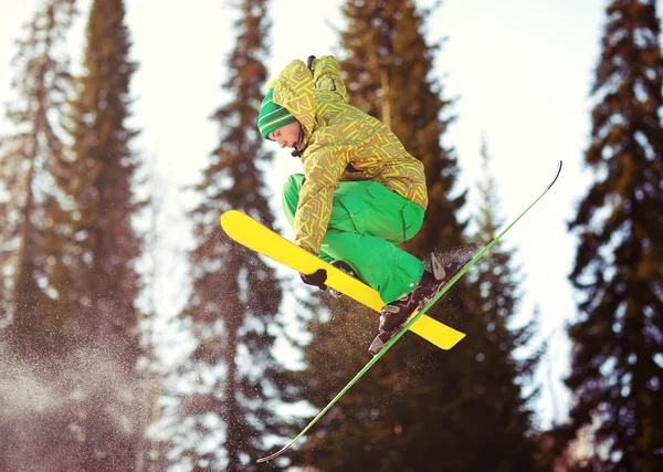 Jumping skier — Stock Photo, Image