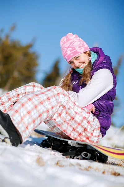 Retrato de jovem snowboarder menina — Fotografia de Stock
