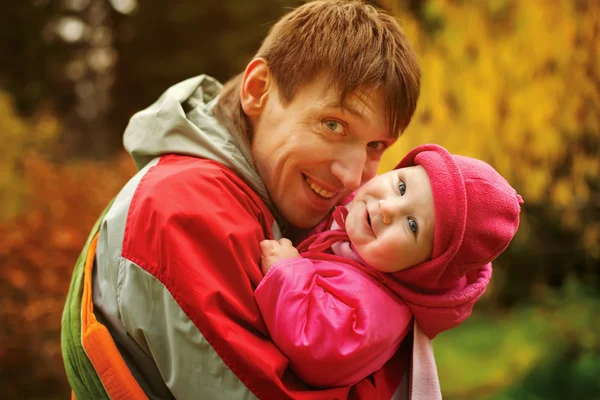 Young dad holds her little daughter — Stock Photo, Image