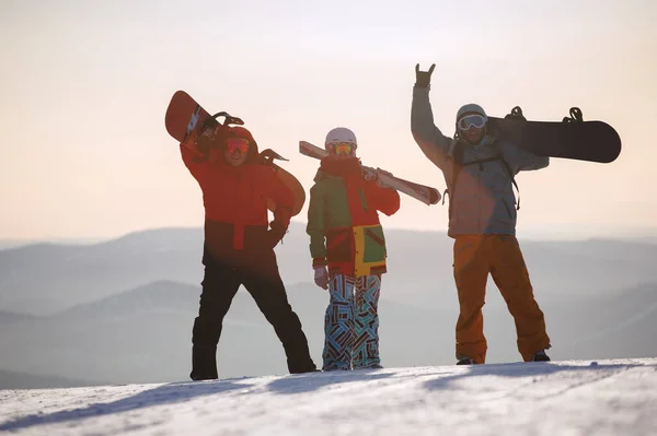 Groepsvrienden Hebben Plezier Skigebied Sheregesh Ontwerpteam Van Skiërs Snowboarders — Stockfoto