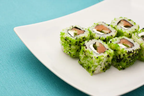 Sushi di salmone verde — Foto Stock