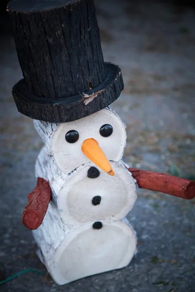 Boneco de neve engraçado de madeira — Fotografia de Stock