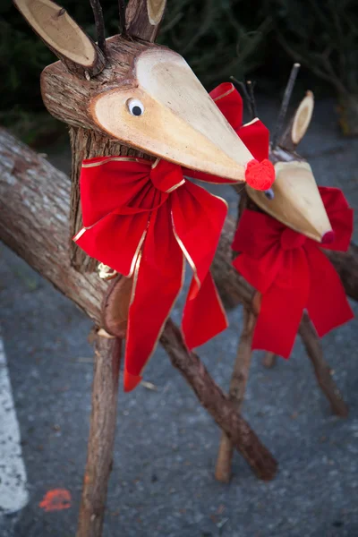 Cervos decorativos de madeira — Fotografia de Stock