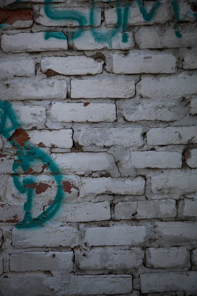 White brick wall with graffiti — Stock Photo, Image