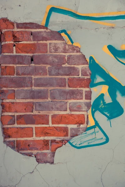 Pared de ladrillo con graffiti — Foto de Stock