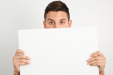 genç adam bir beyaz tahta holding