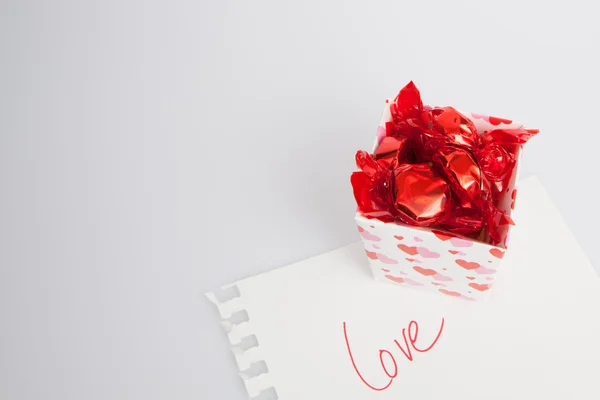 Box of candy with love note — Stock Photo, Image