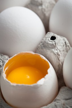 bir kırık yumurta