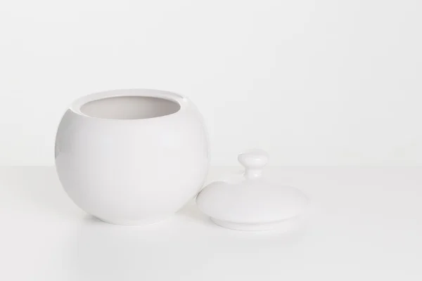 Белая керамическая сахарная чаша — стоковое фото