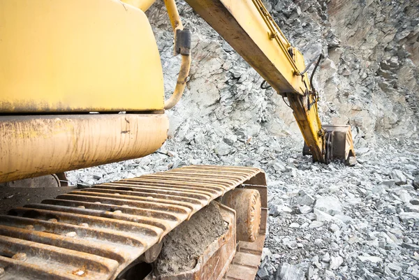 Buldozer at quarry — Stock Photo, Image