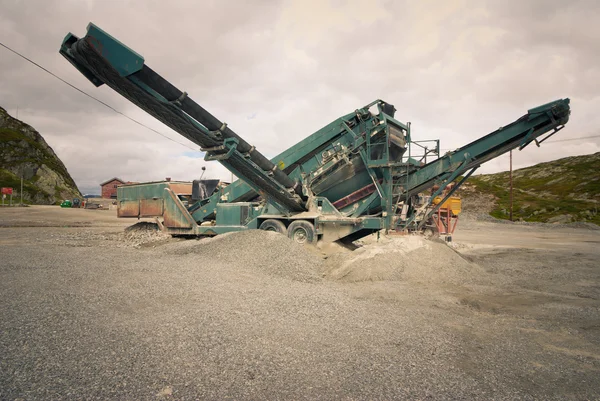 Machines travaillant à la carrière — Photo