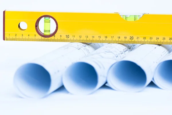 Spirit level and architectural drawings — Stock Photo, Image