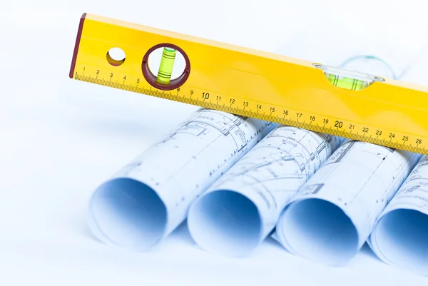 Spirit level and architectural drawings — Stock Photo, Image