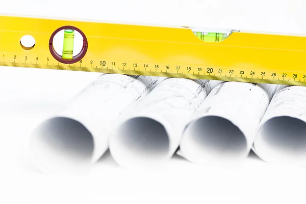 Spirit level and architectural drawings — Stock Photo, Image