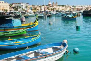 balıkçı köyü marsaxlokk Malta geleneksel balıkçı tekneleri