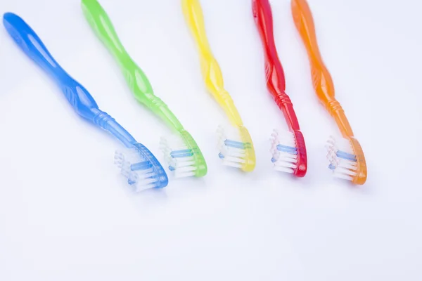 Färgglada tandborstar och tandvård koncept — Stockfoto