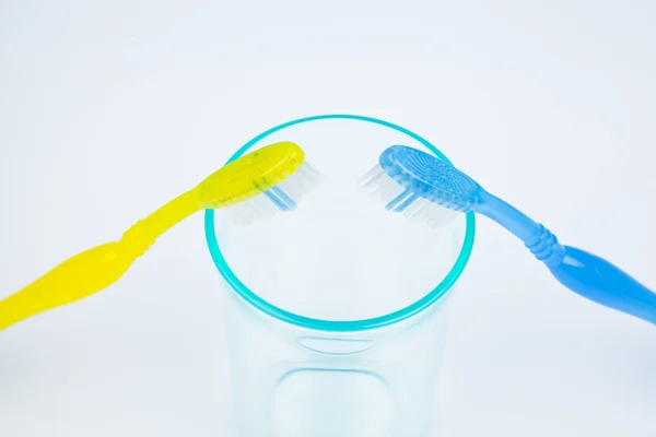 Brosses à dents colorées et concept de dentisterie — Photo