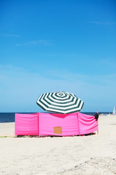 Beach wind shelter on the beach — Stock Photo, Image