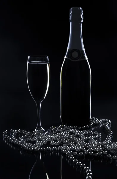 Celbrating speciellt tillfälle med champagne — Stockfoto