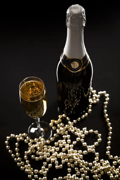 Felice anno nuovo o compleanno celebrato con champagne — Foto Stock