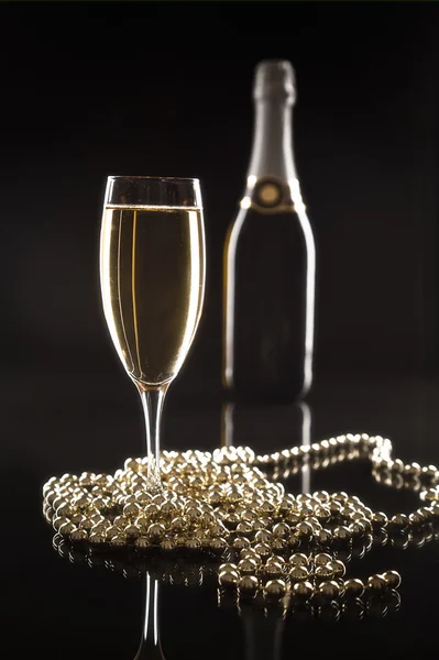 Celebrazione di un'occasione speciale con champagne — Foto Stock