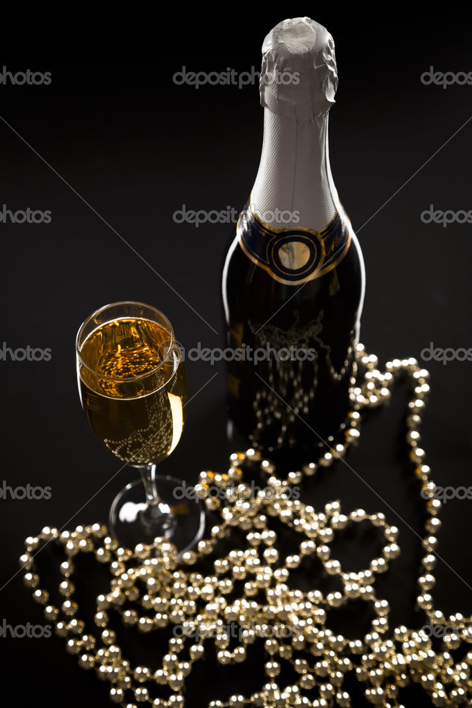 Bonne Annee Ou Fete D Anniversaire Avec Champagne Image Libre De Droit Par Lusia C Bonne Annee Ou Fete D Anniversaire Avec Champagne Image Libre De Droit Par Lusia C