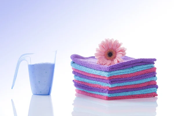 Toallas y detergentes para ropa — Foto de Stock