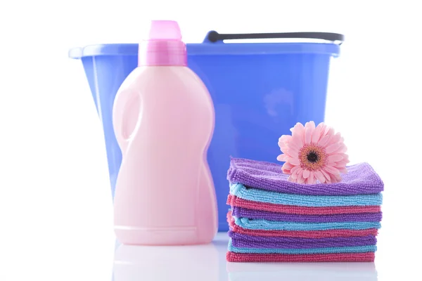 Asciugamani e detersivi per bucato — Foto Stock