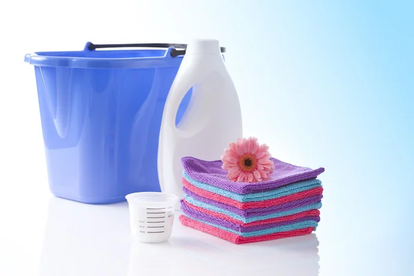 Toalhas e detergentes para roupa — Fotografia de Stock