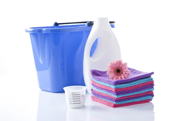 Ręczniki i detergenty pralnicze — Zdjęcie stockowe