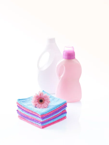 Handdoeken en wasmiddelen — Stockfoto