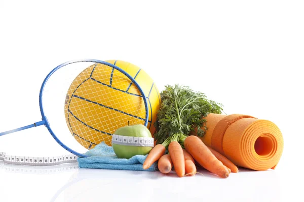 Alimentazione sana e attrezzature sportive isolate su bianco — Foto Stock