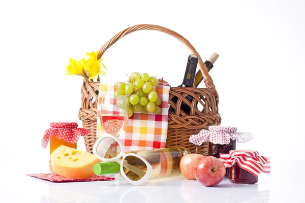 Picnic basket — Stock Photo, Image