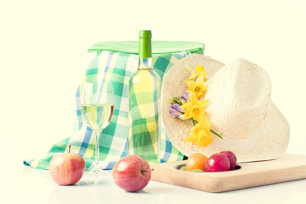 Picnic basket — Stock Photo, Image