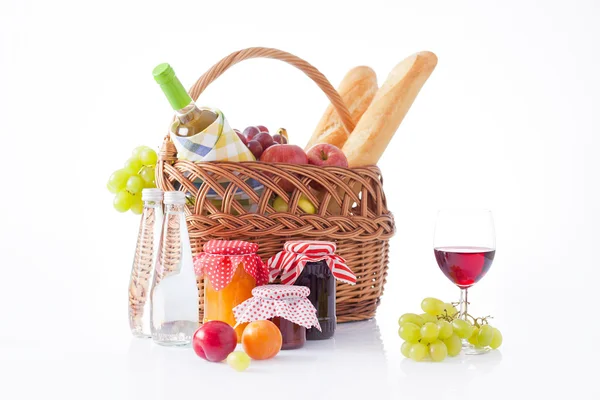 Picnic basket — Stock Photo, Image