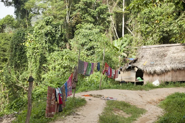 Orang Asli w swojej wiosce w Taman Negara, Malezja — Zdjęcie stockowe