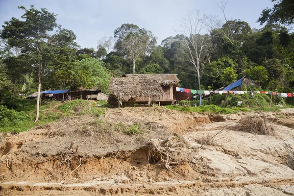 Orang Asli em sua aldeia em Taman Negara, Malásia — Fotografia de Stock