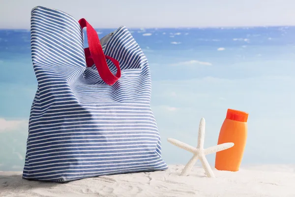 Accesorios de playa. Concepto de vacaciones de verano —  Fotos de Stock