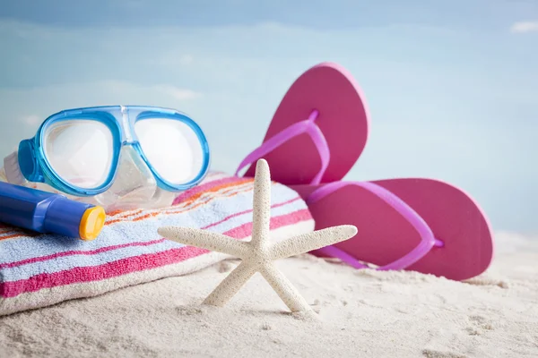 Snorkel mask and beach accessories — Stock Photo, Image