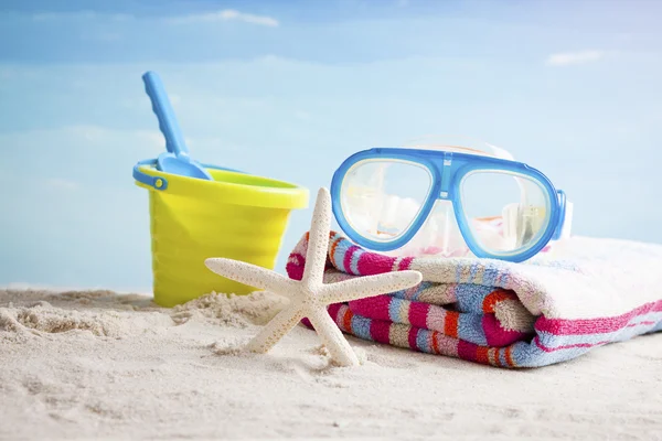 Schnorchelmaske und Strand-Accessoires — Stockfoto