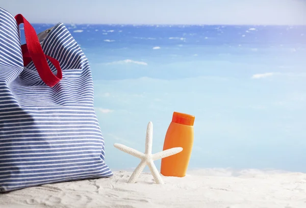 Beach bag with beach accessories — Stock Photo, Image