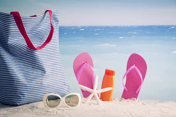 Beach bag with beach accessories — Stock Photo, Image