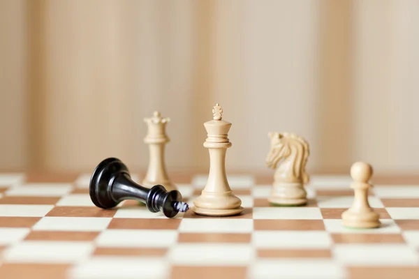 Surrendering a chess game, winning and loosing concept — Stock Photo, Image