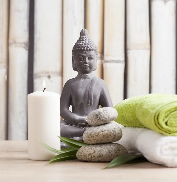 Conceito de bem-estar e spa com figura buddha — Fotografia de Stock