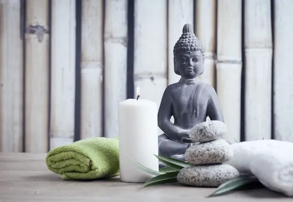 Conceito de bem-estar e spa com figura buddha — Fotografia de Stock