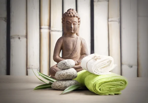 Conceito de bem-estar e spa com figura buddha — Fotografia de Stock