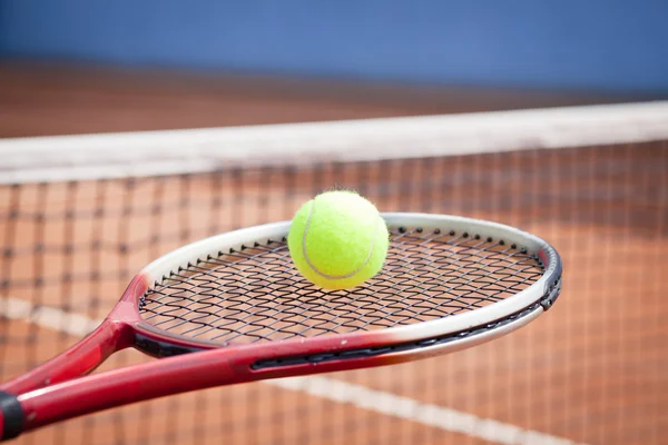 Jogando tênis, roland garros tipo de quadra — Fotografia de Stock