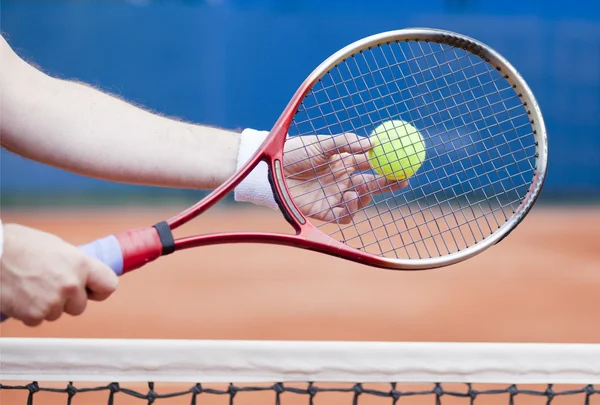 Hraje tenis, roland garros typ kurtu — Stock fotografie